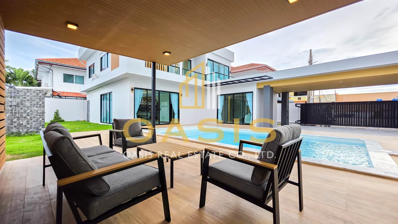 A beautifully renovated 2-storey home for Sale