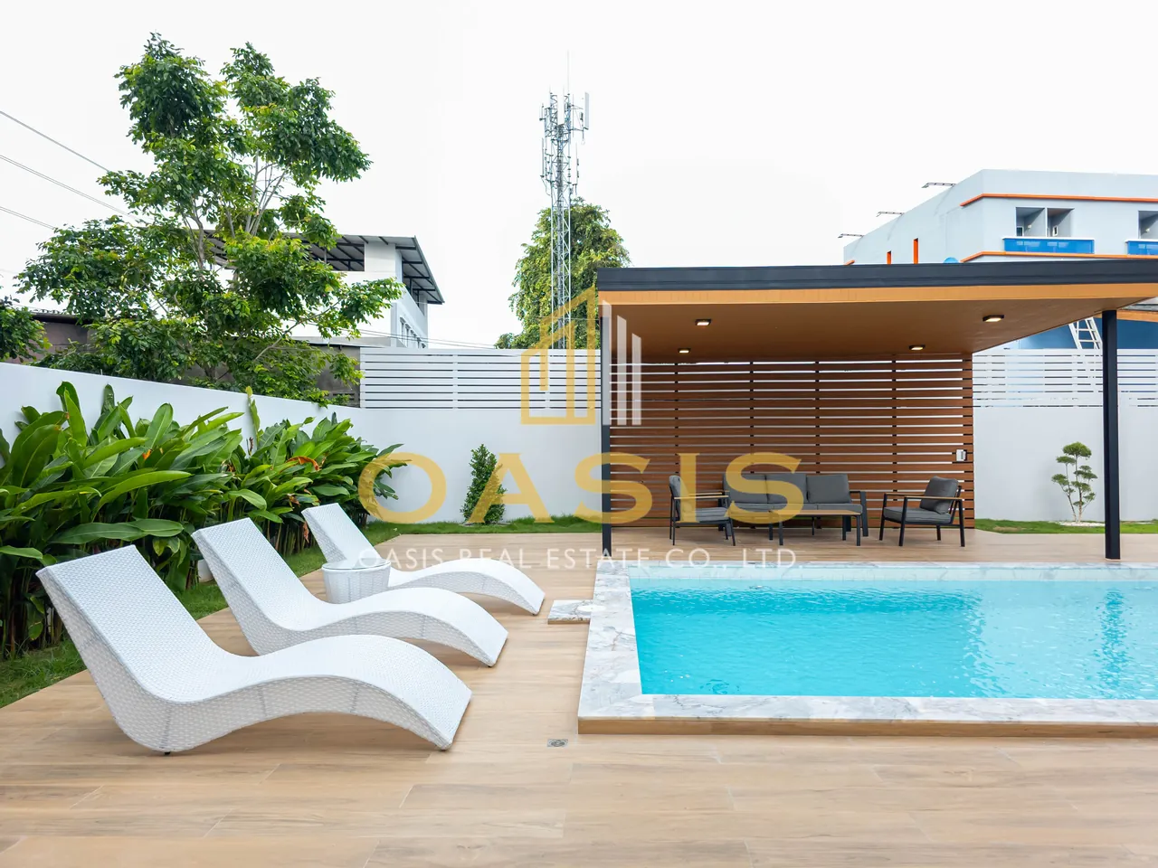 A beautifully renovated 2-storey home for Sale