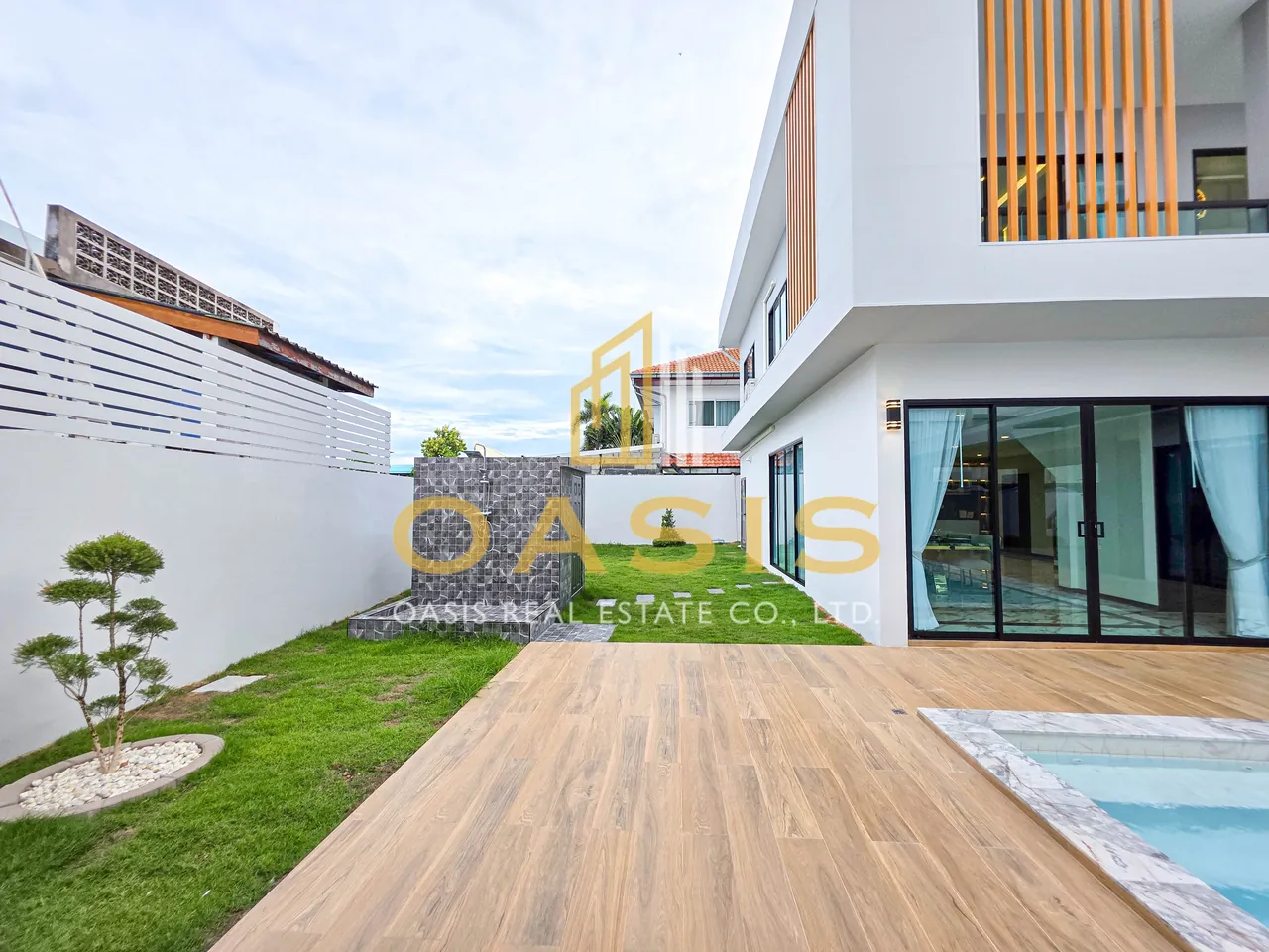 A beautifully renovated 2-storey home for Sale