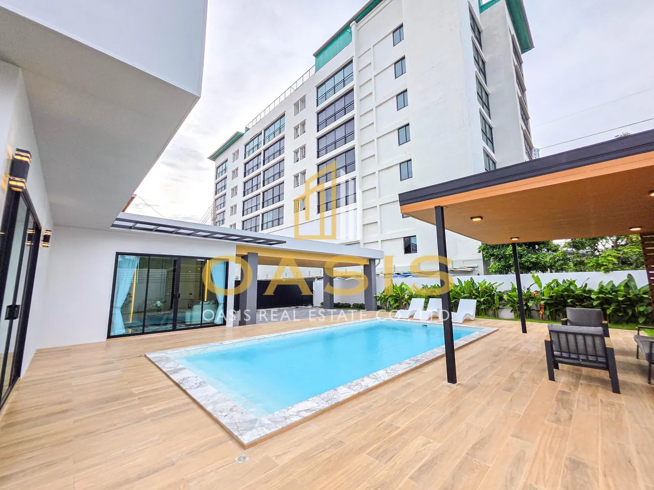 A beautifully renovated 2-storey home for Sale