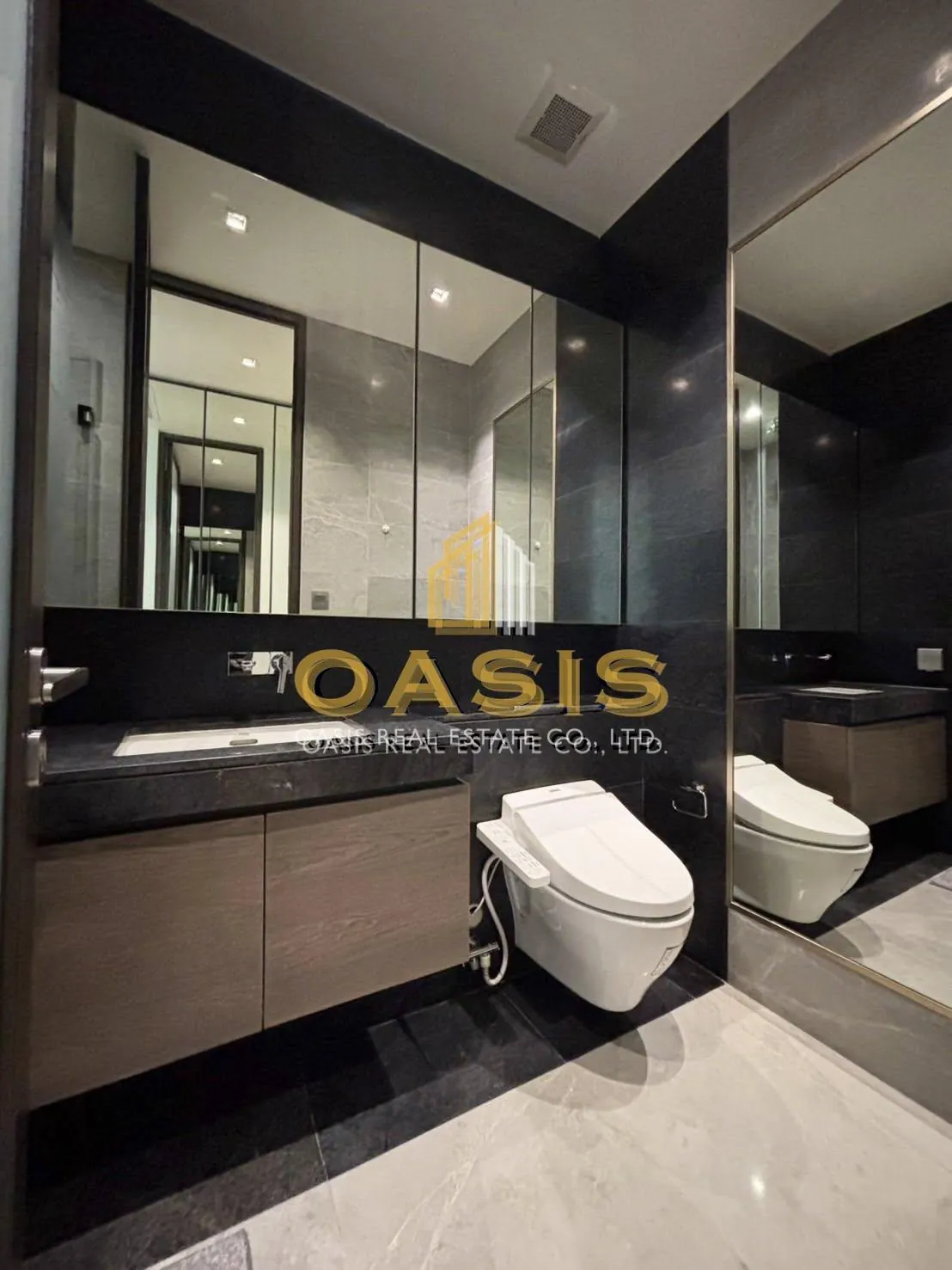 28 Chidlom – Elegant Corner Residence in Bangkok’s Most Prestigious CBD For Rent