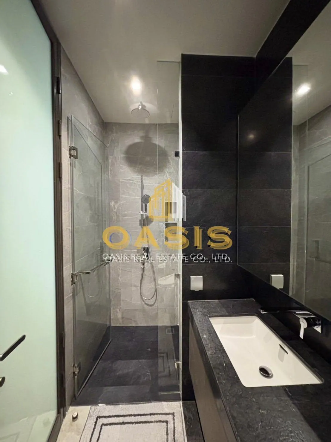 28 Chidlom – Elegant Corner Residence in Bangkok’s Most Prestigious CBD For Rent