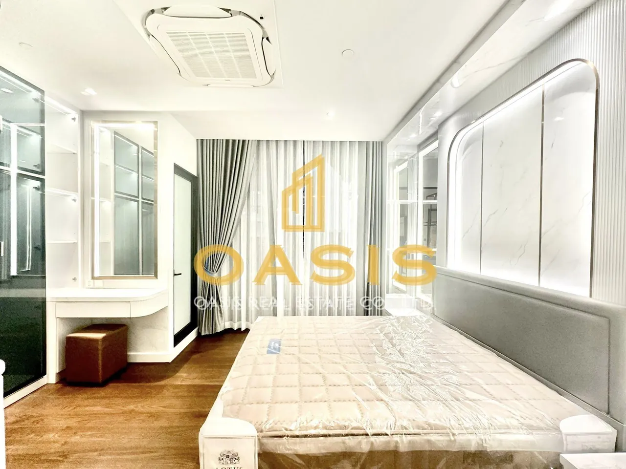 New Luxury Unit at Supalai Icon Sathorn for Rent