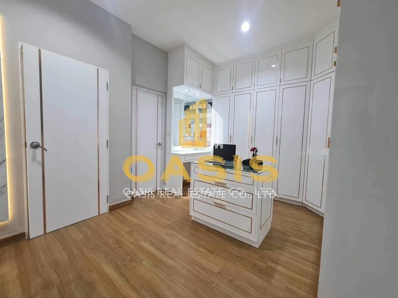 Grandio Ramintra–Wongwaen – Exclusive Corner Home for Rent