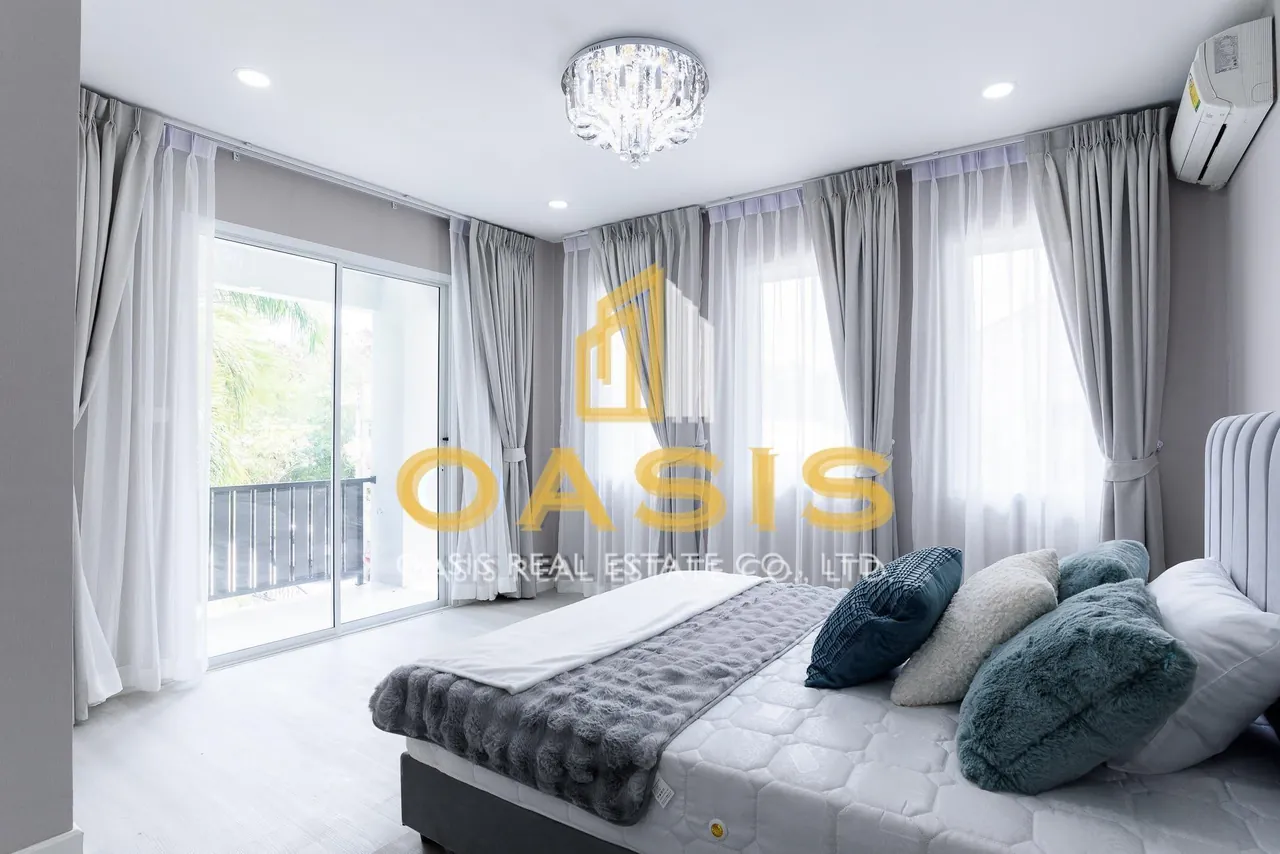 Baan Rim Hat House Modern 4-Bedroom Pool Villa for Sale