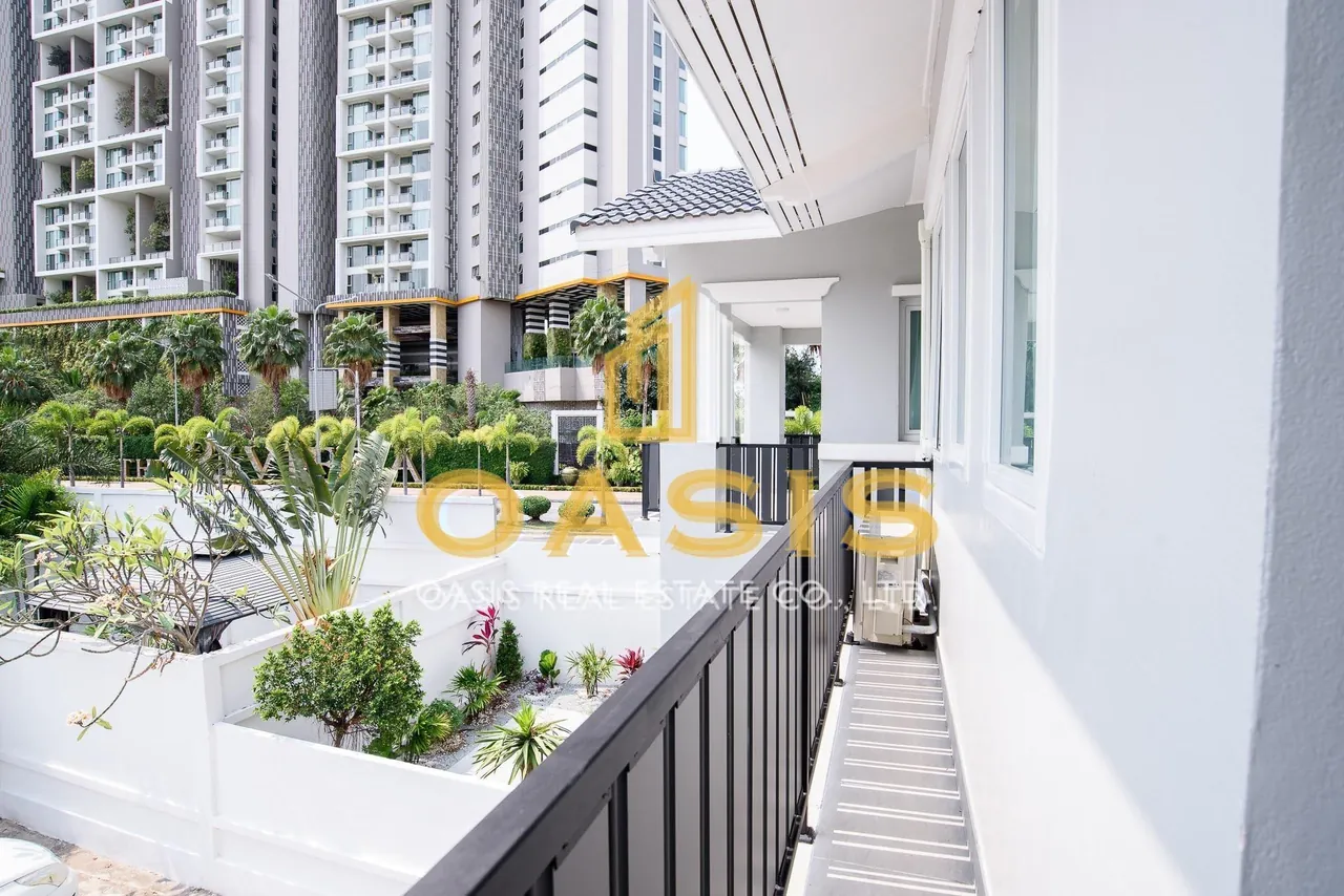 Baan Rim Hat House Modern 4-Bedroom Pool Villa for Sale