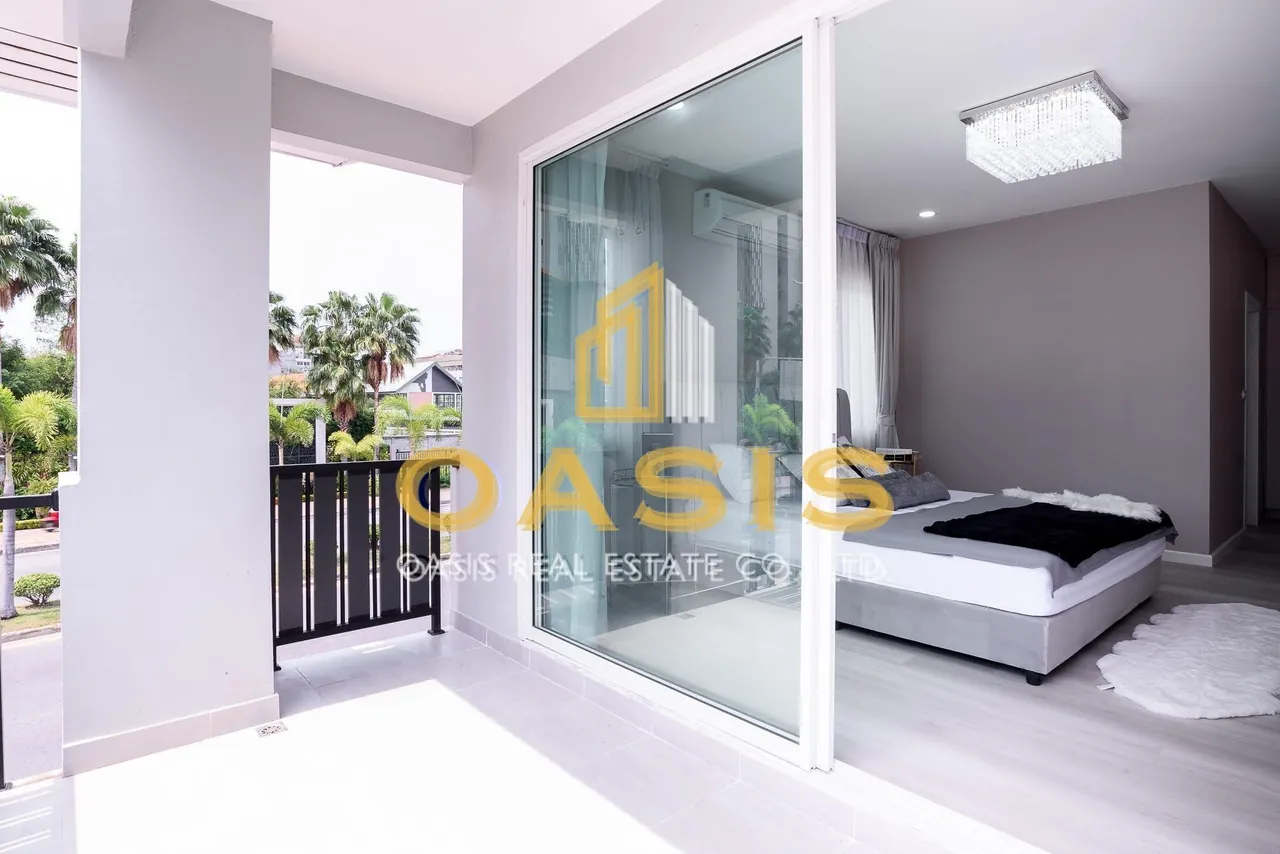 Baan Rim Hat House  Modern 4-Bedroom Pool Villa for Sale