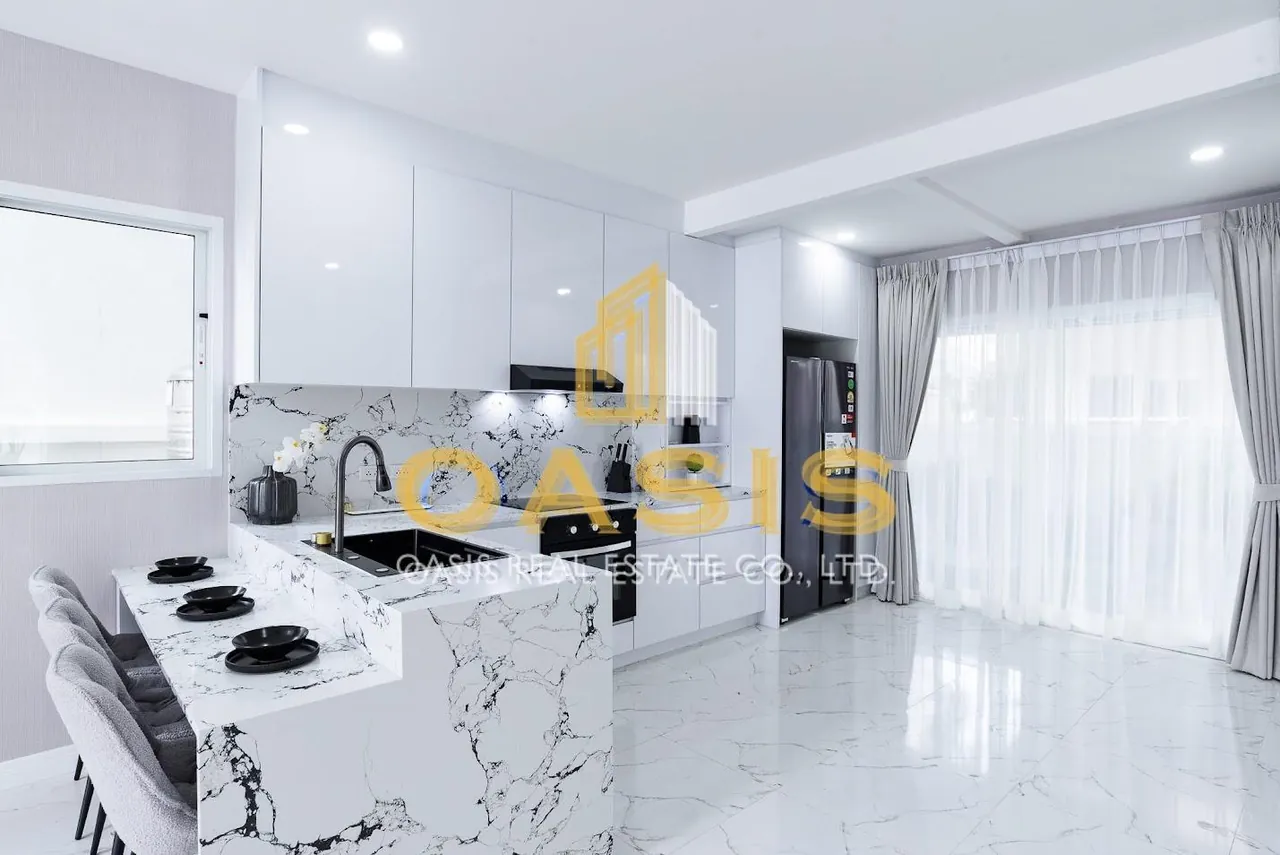 Baan Rim Hat House Modern 4-Bedroom Pool Villa for Sale