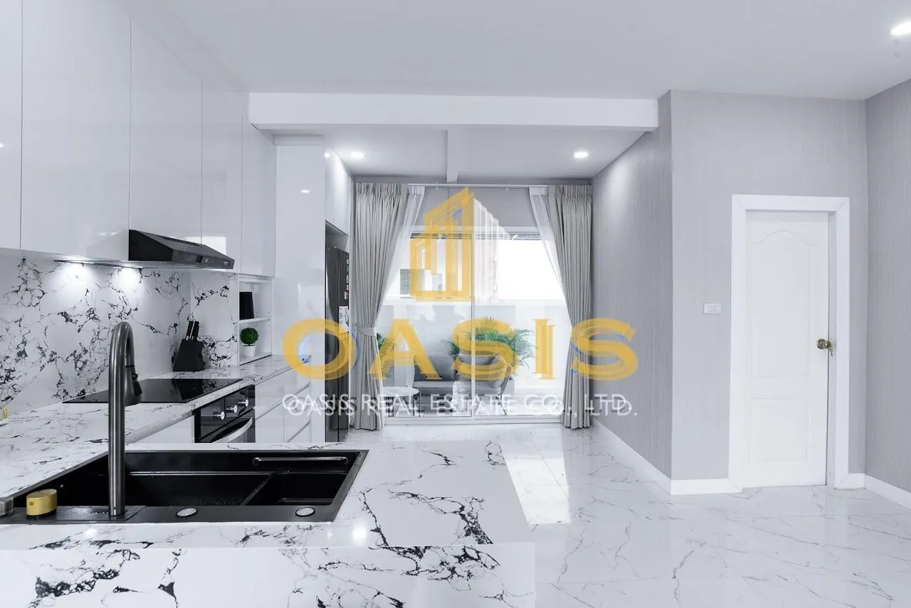 Baan Rim Hat House Modern 4-Bedroom Pool Villa for Sale