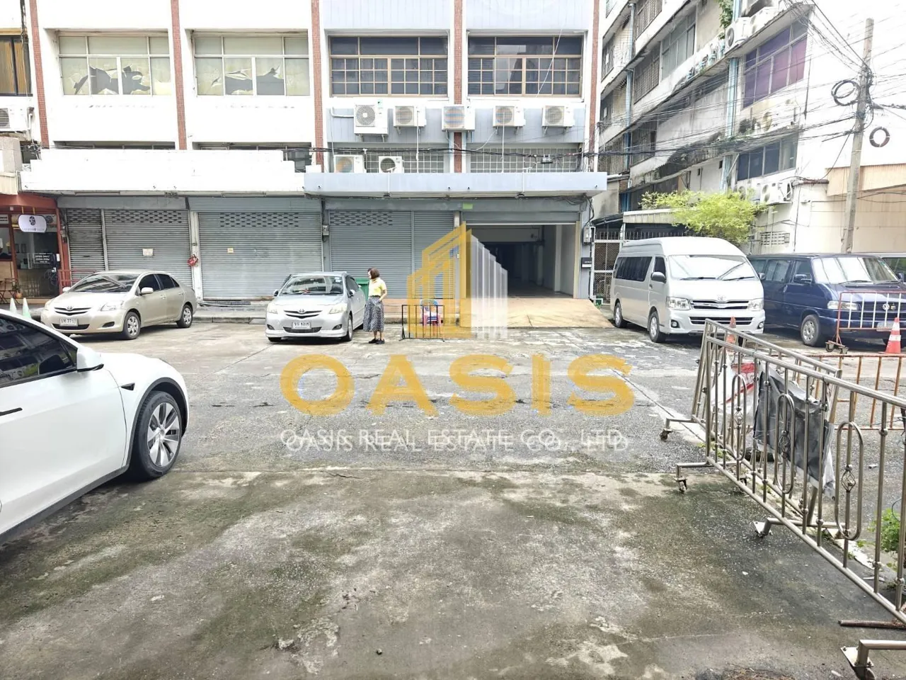  5-Storey Commercial Building Soi.Ratchadaphisek 22 – For Rent & Sale
