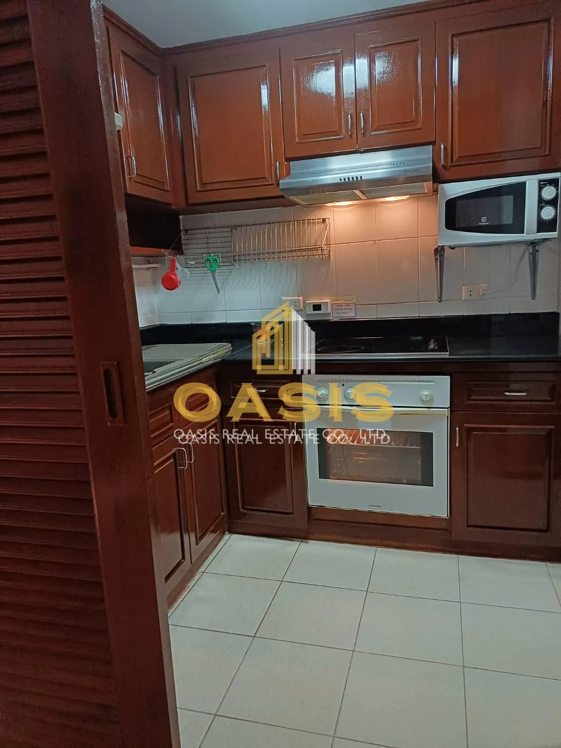 Spacious 1-Bedroom Condo in Central Pattaya for sale