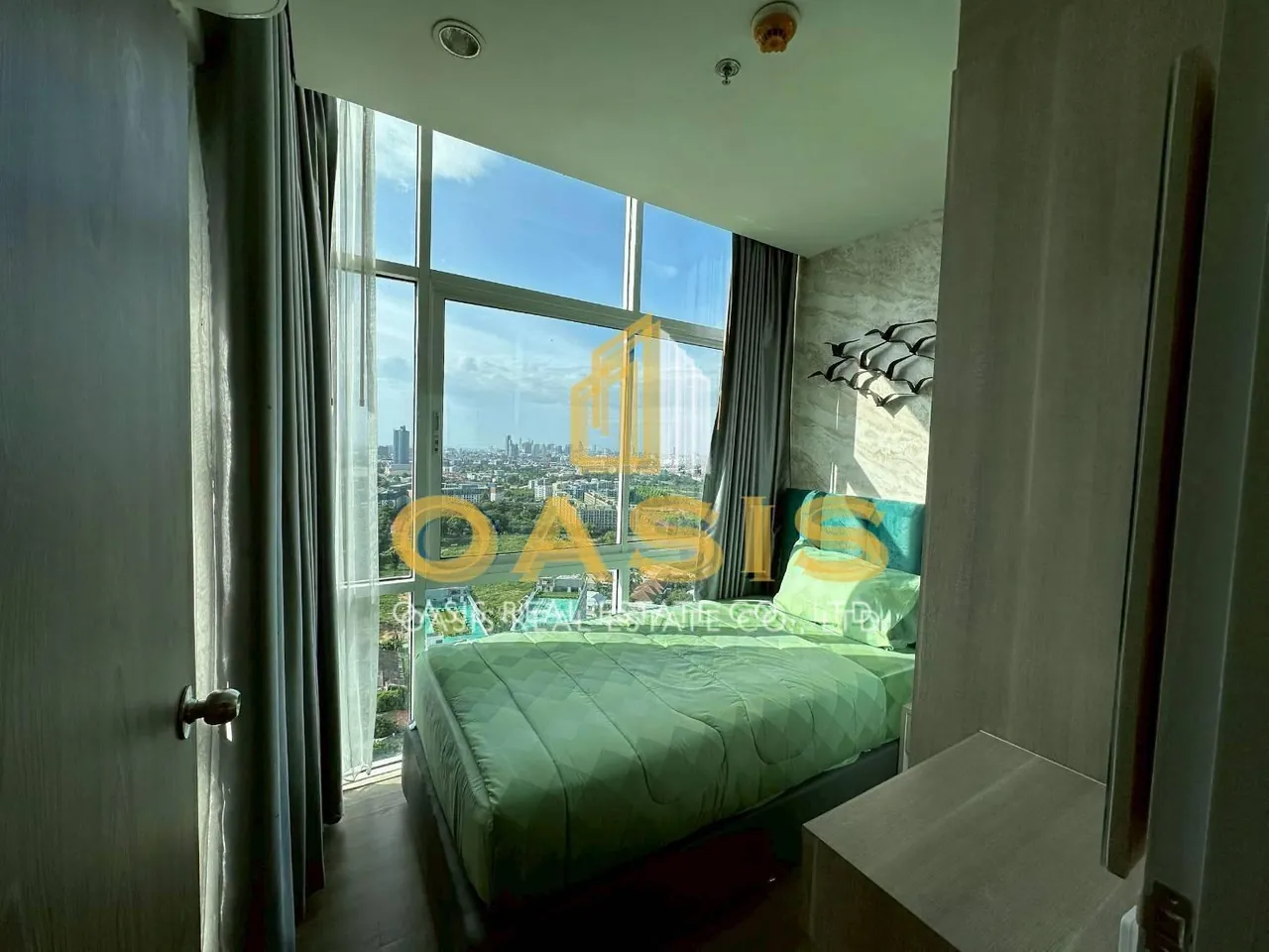 The Twin Tower Jomtien Beach, Pattaya High Floor Condo for Sale