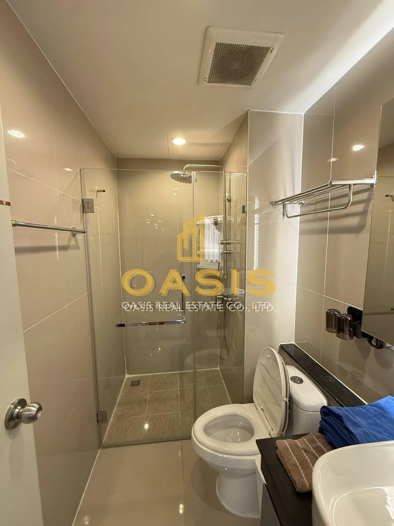 The Twin Tower  Jomtien Condo for Sale & Rent