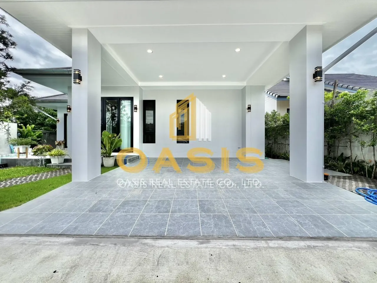 Luxury Modern Pool Villa in Huay Yai For sale