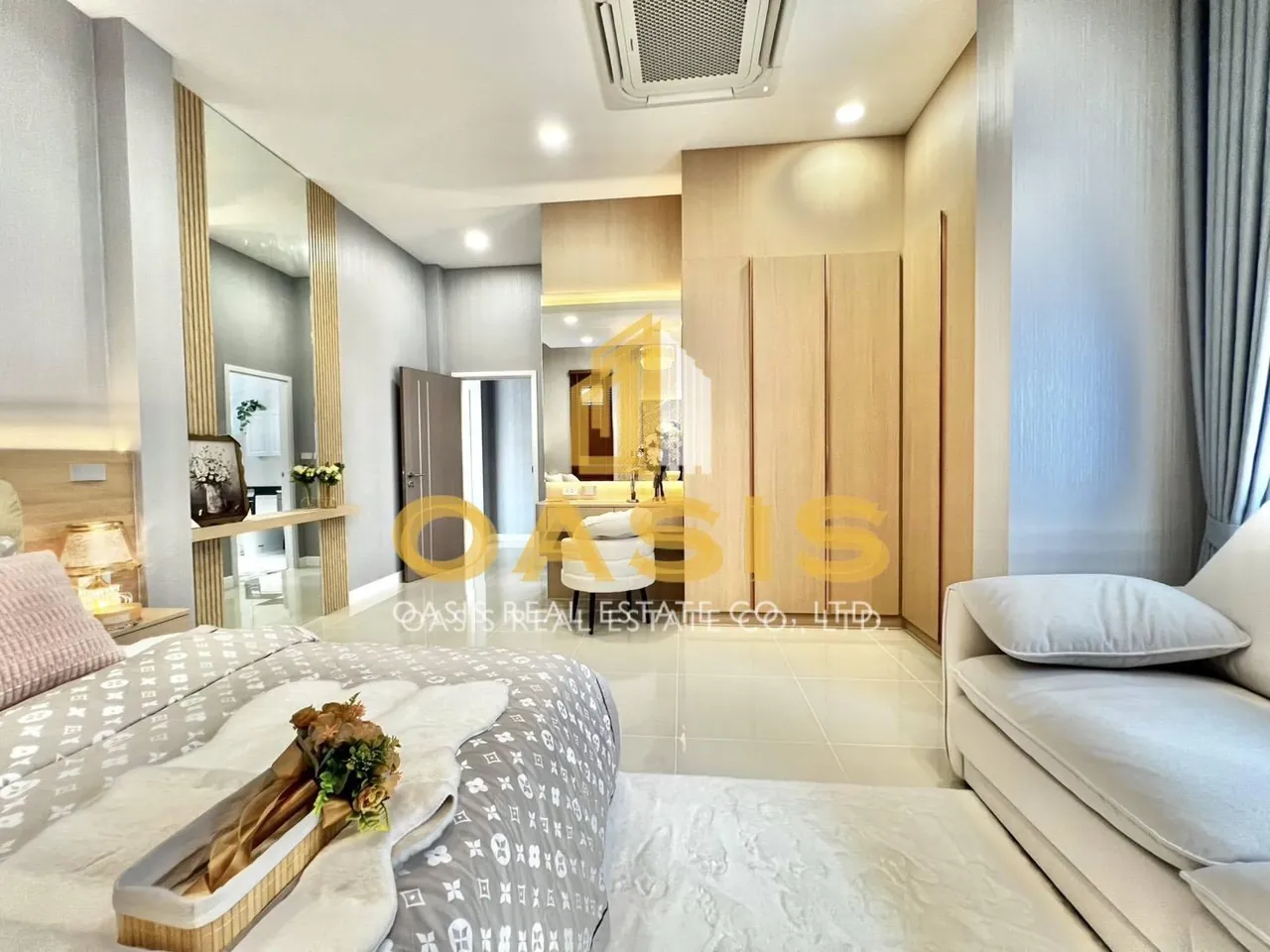 Luxury Modern Pool Villa in Huay Yai For sale