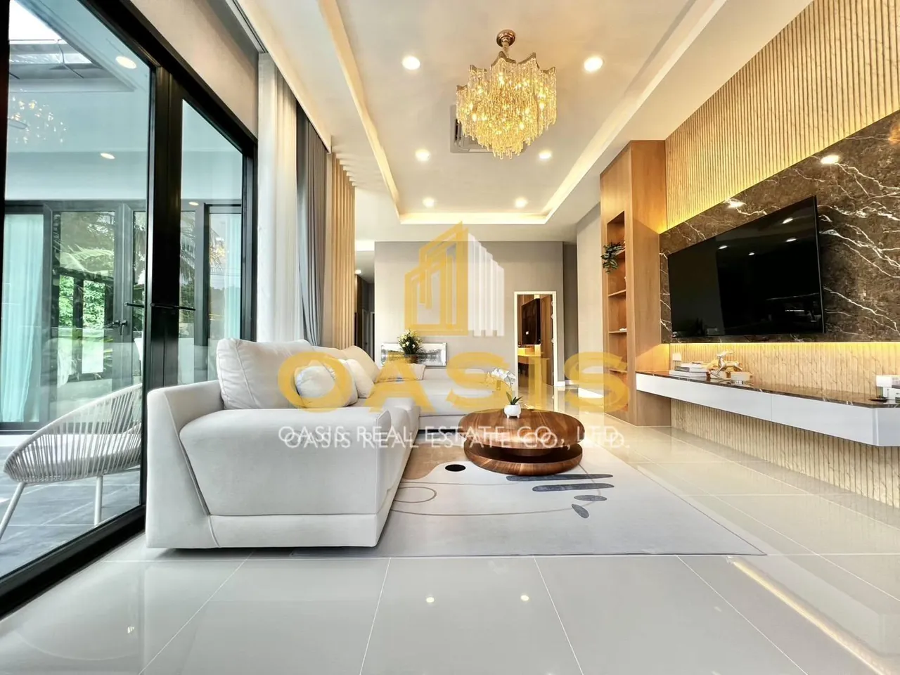 Luxury Modern Pool Villa in Huay Yai For sale