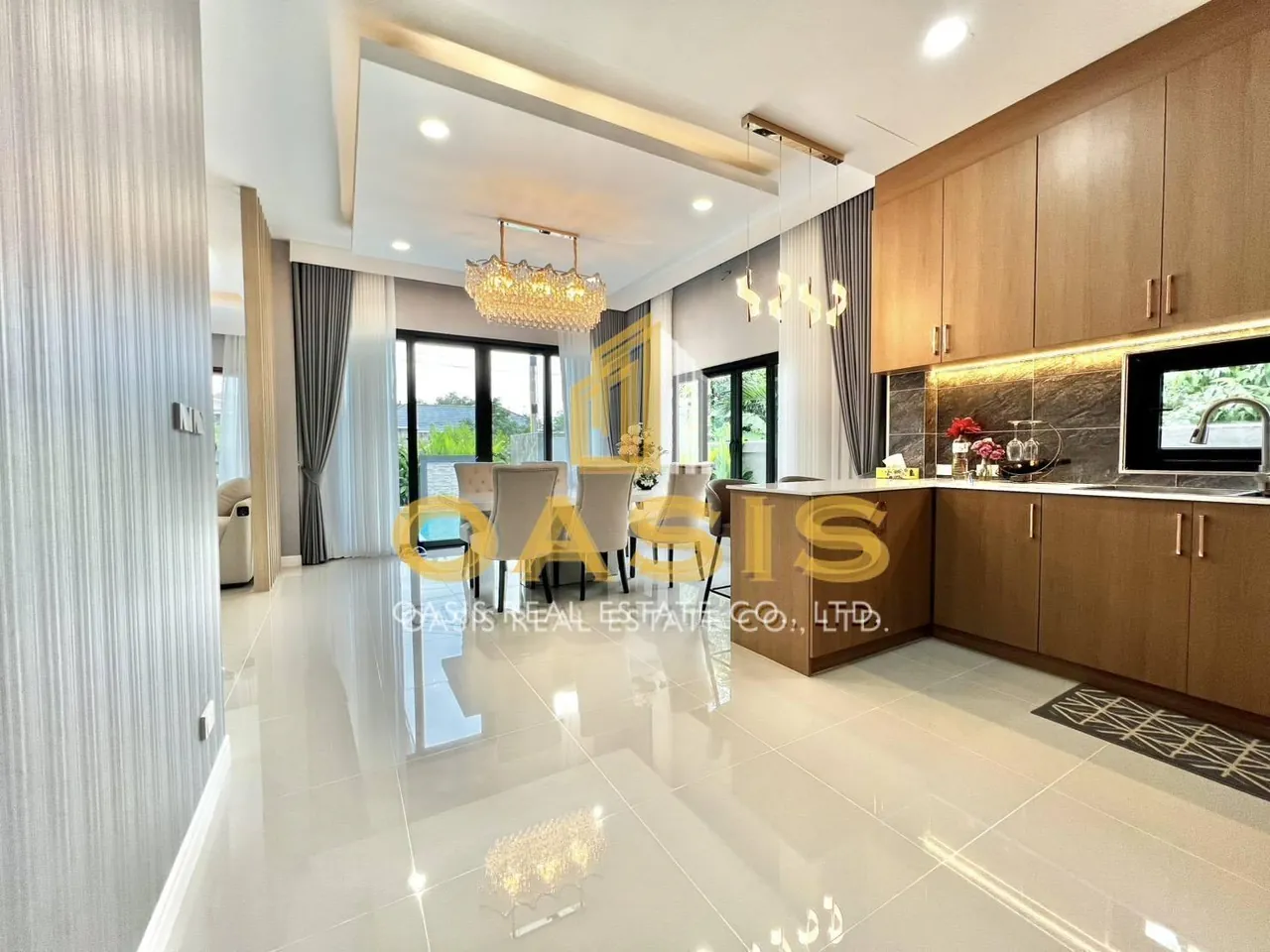 Luxury Modern Pool Villa in Huay Yai For sale