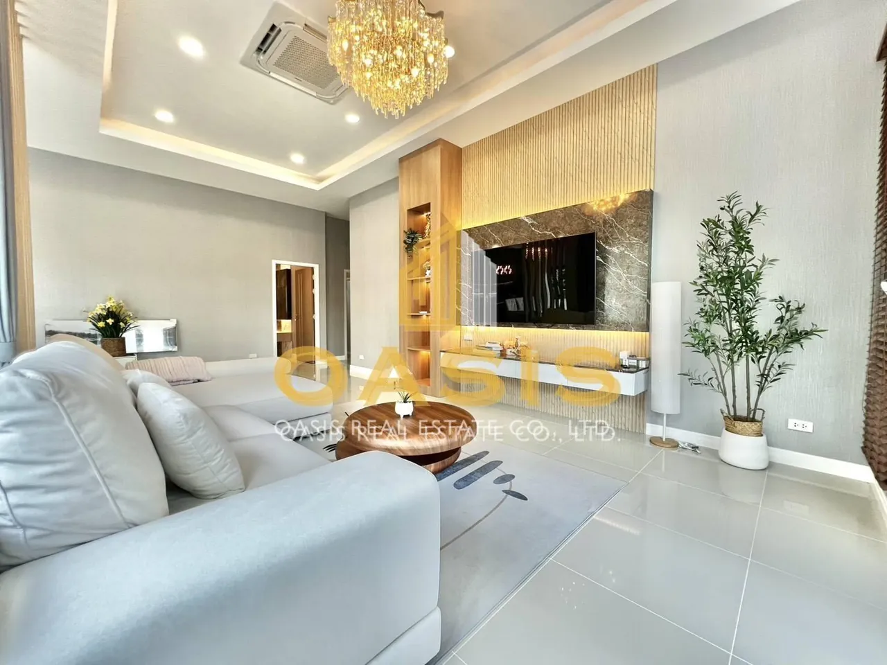 Luxury Modern Pool Villa in Huay Yai For sale