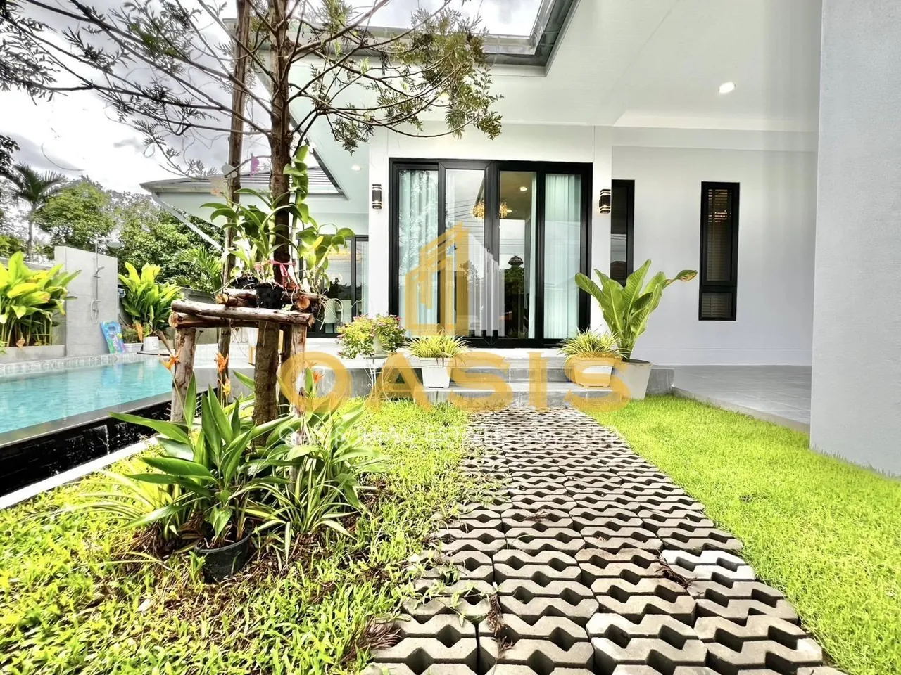 Luxury Modern Pool Villa in Huay Yai For sale