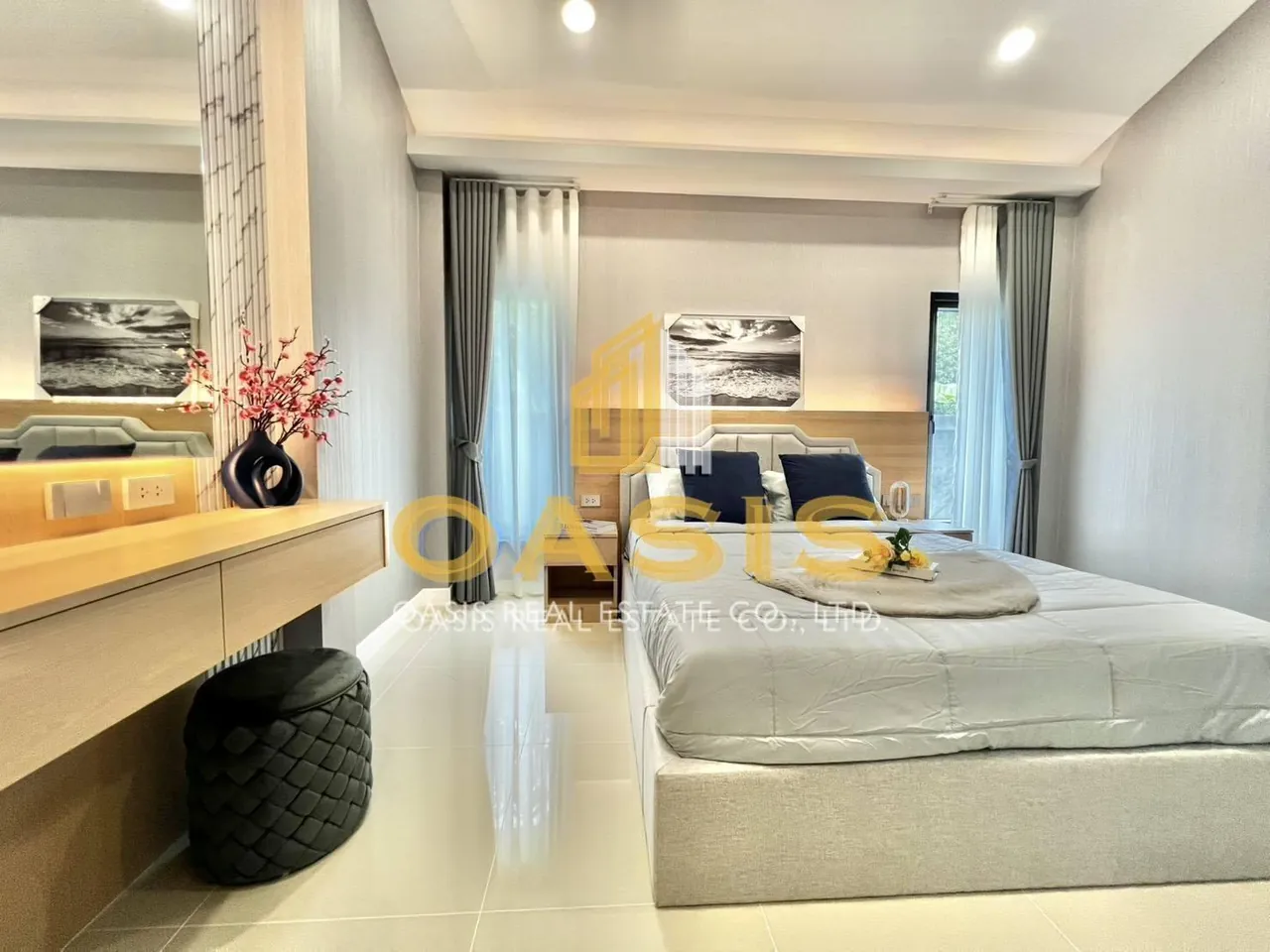Luxury Modern Pool Villa in Huay Yai For sale