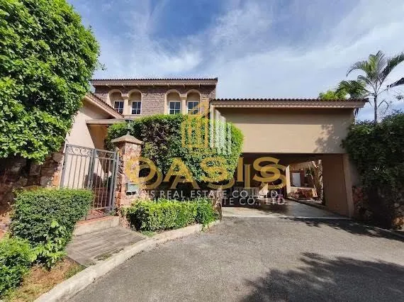 Luxury Tuscany-Style House with Private Pool for Rent – Silk Road Place