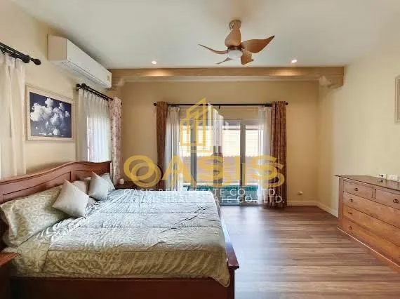 Luxury Tuscany-Style House with Private Pool for Rent – Silk Road Place