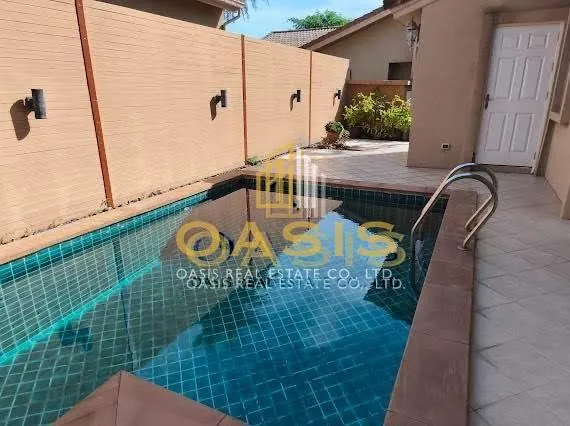 Luxury Tuscany-Style House with Private Pool for Rent – Silk Road Place