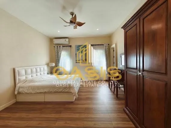 Luxury Tuscany-Style House with Private Pool for Rent – Silk Road Place