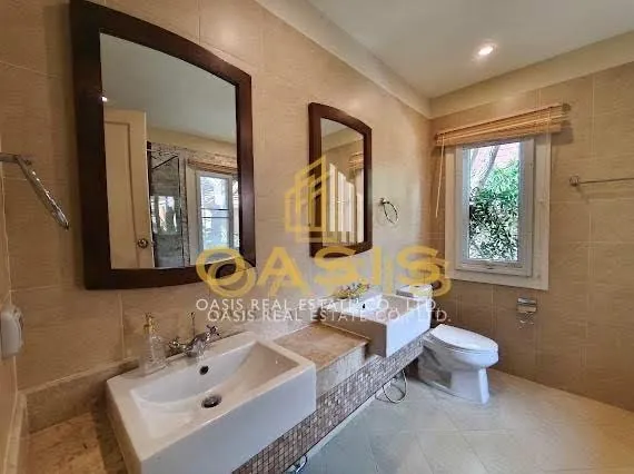 Luxury Tuscany-Style House with Private Pool for Rent – Silk Road Place