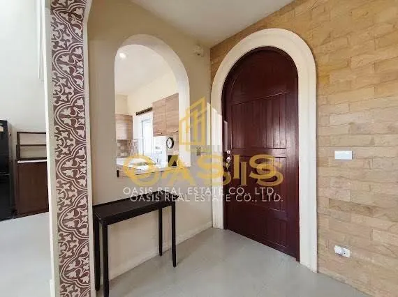 Luxury Tuscany-Style House with Private Pool for Rent – Silk Road Place