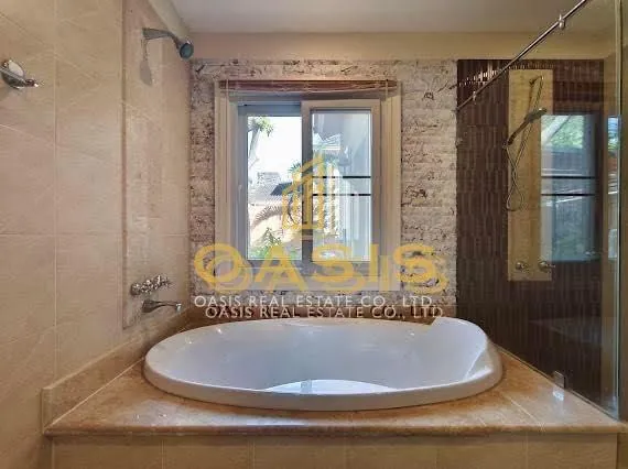 Luxury Tuscany-Style House with Private Pool for Rent – Silk Road Place