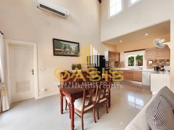 Luxury Tuscany-Style House with Private Pool for Rent – Silk Road Place