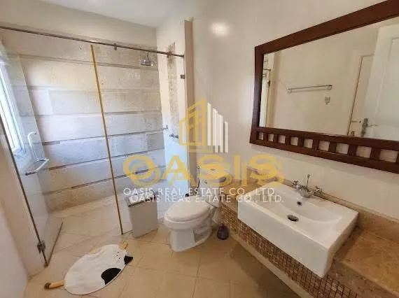 Luxury Tuscany-Style House with Private Pool for Rent – Silk Road Place