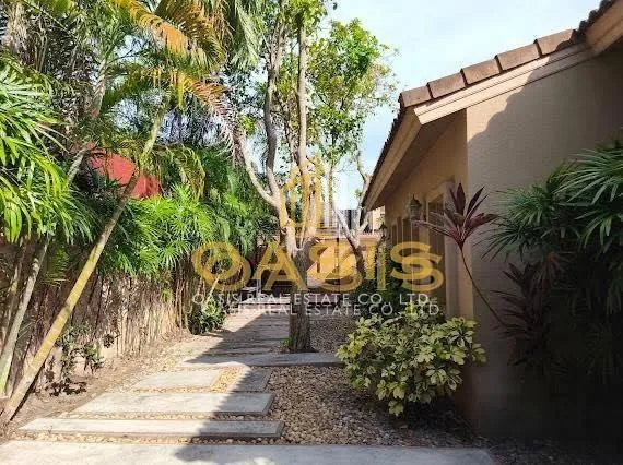 Luxury Tuscany-Style House with Private Pool for Rent – Silk Road Place