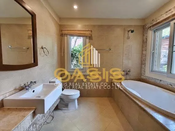 Luxury Tuscany-Style House with Private Pool for Rent – Silk Road Place