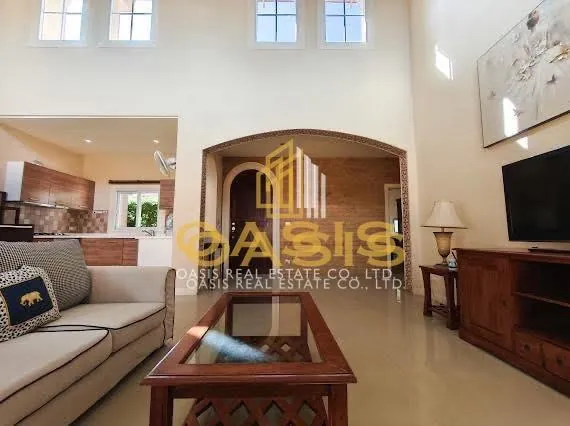Luxury Tuscany-Style House with Private Pool for Rent – Silk Road Place