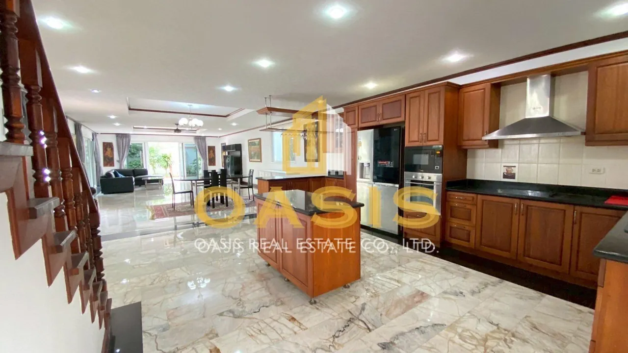 Exclusive 3-Storey Pool Villa for Rent, Just 20m from Jomtien Beach