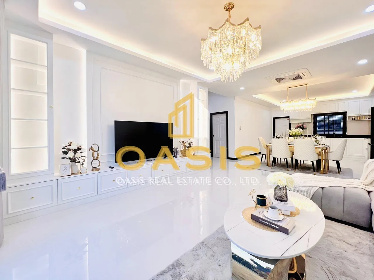 Modern 4 Bedroom Pool Villa For Sale in Huay Yai