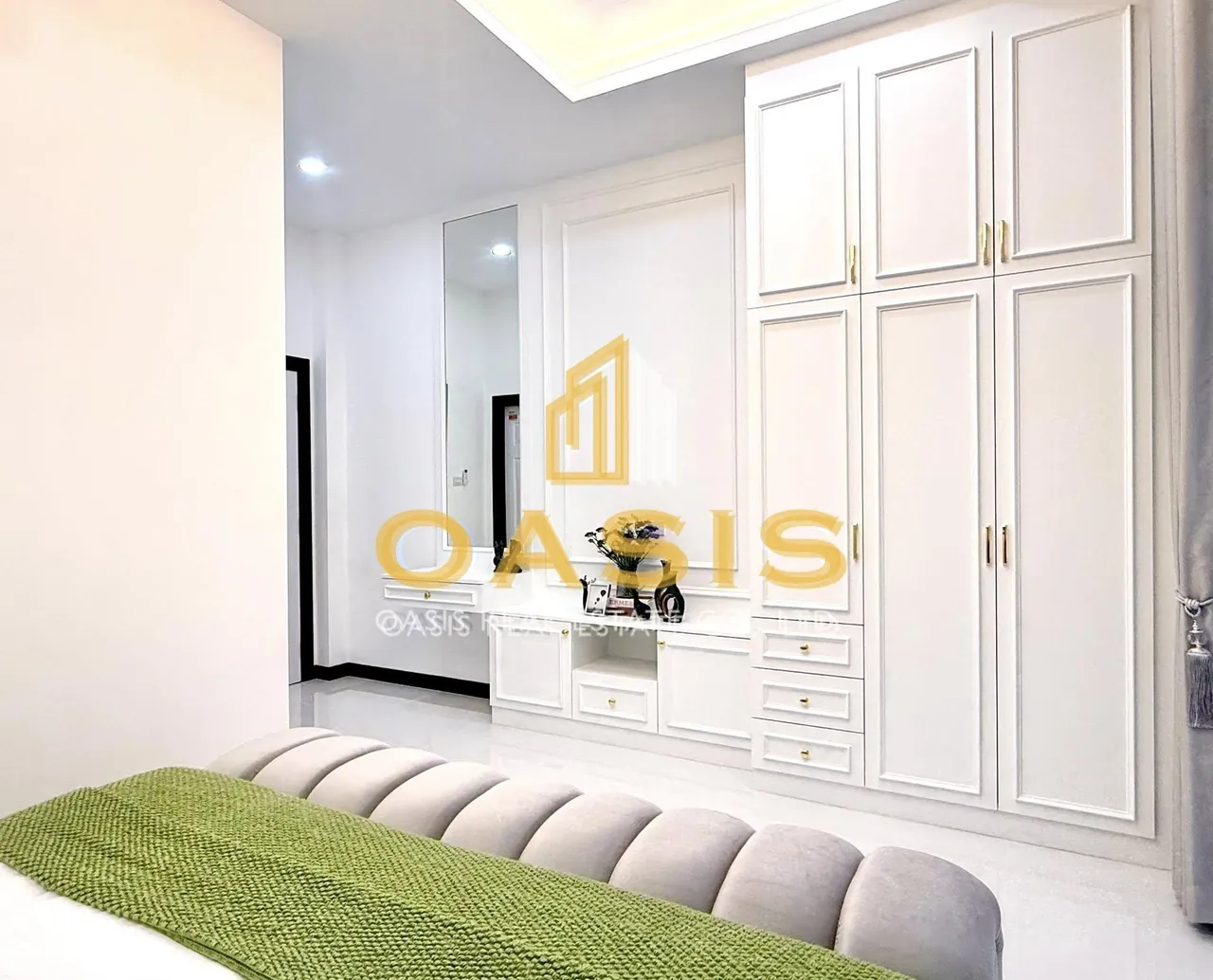 Modern 4 Bedroom Pool Villa For Sale in Huay Yai