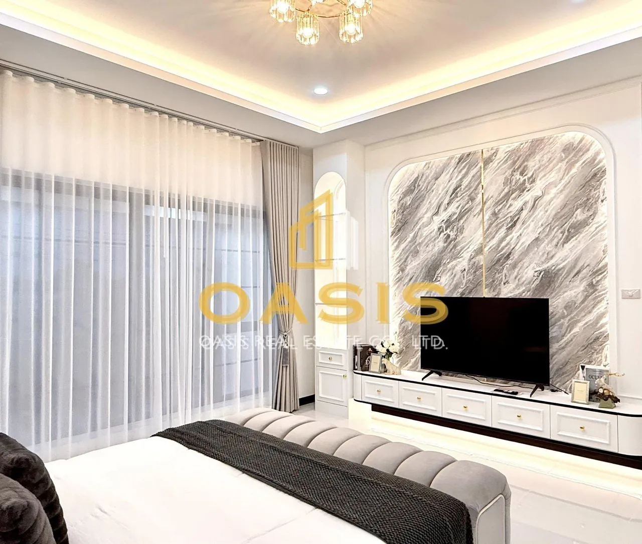 Modern 4 Bedroom Pool Villa For Sale in Huay Yai