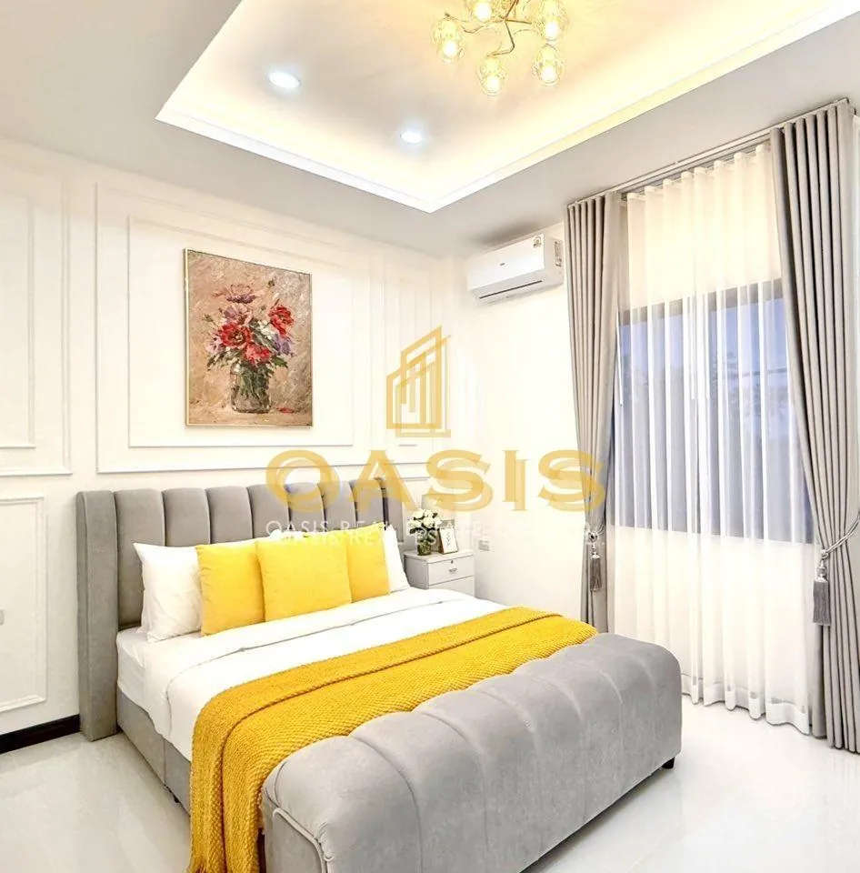 Modern 4 Bedroom Pool Villa For Sale in Huay Yai