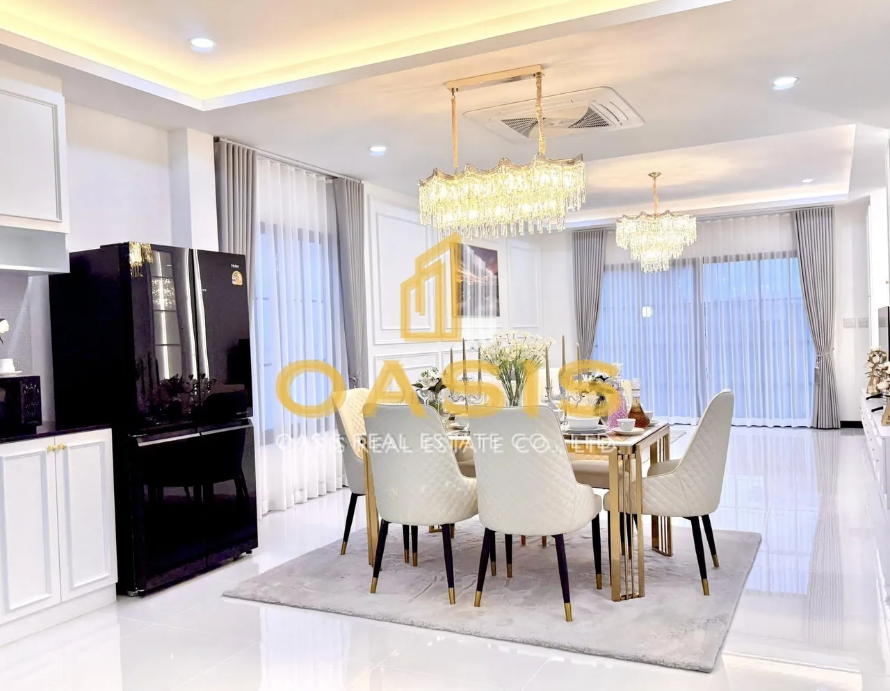 Modern 4 Bedroom Pool Villa For Sale in Huay Yai