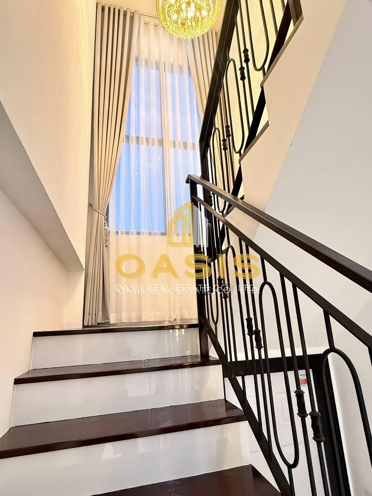 Modern 4 Bedroom Pool Villa For Sale in Huay Yai