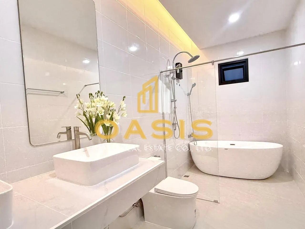 Modern 4 Bedroom Pool Villa For Sale in Huay Yai