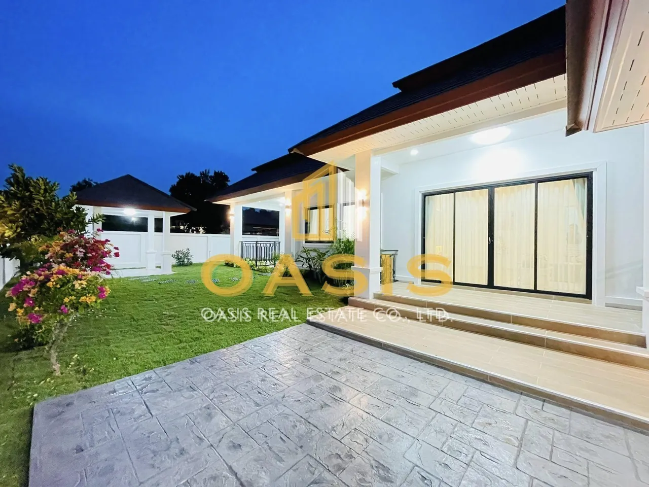 Exclusive Luxury Home Corner Plot for Sale