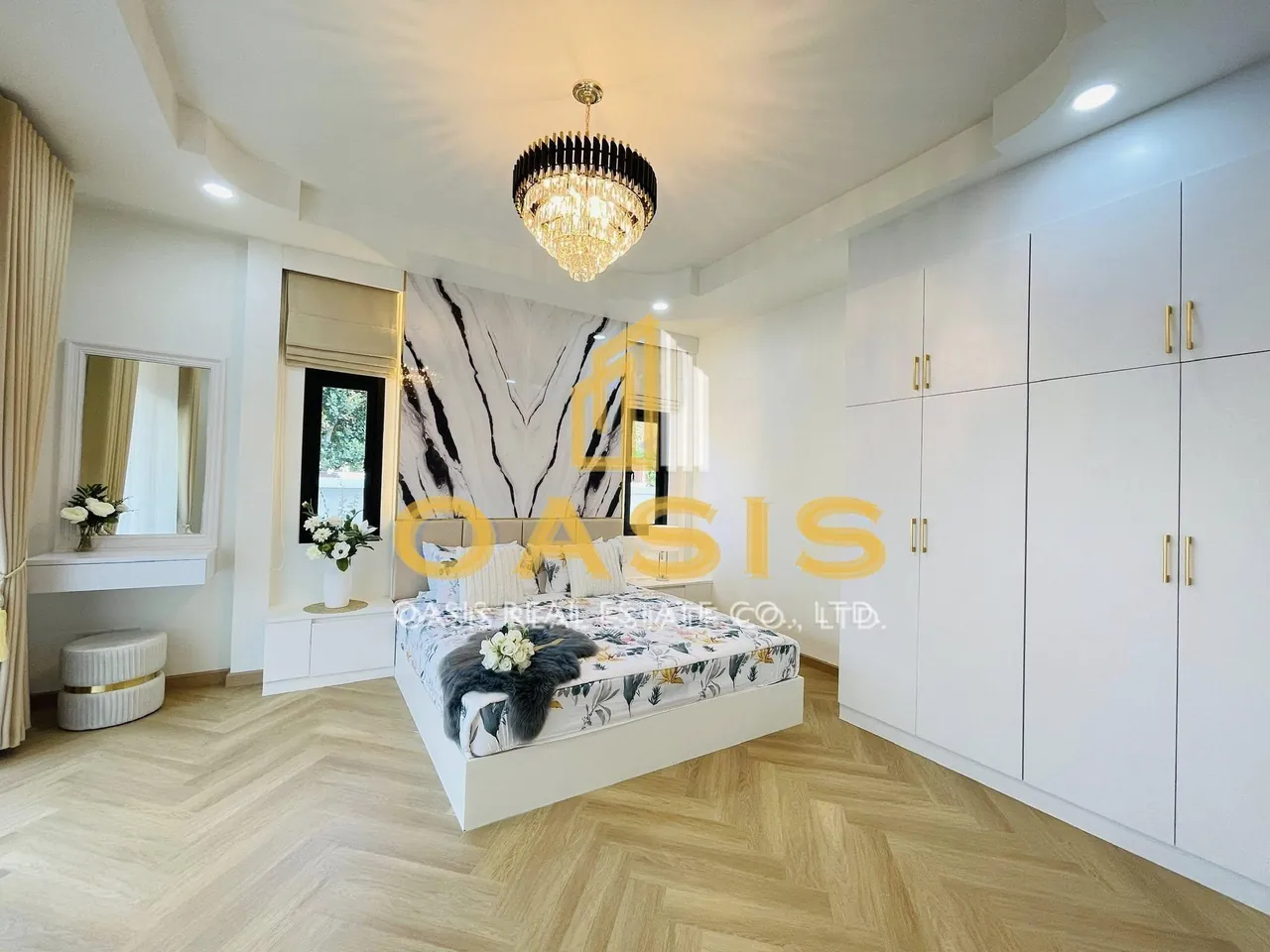 Exclusive Luxury Home Corner Plot for Sale