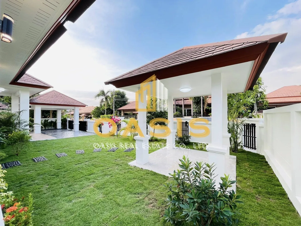 Exclusive Luxury Home Corner Plot for Sale