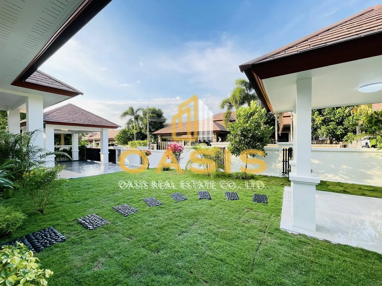 Exclusive Luxury Home Corner Plot for Sale