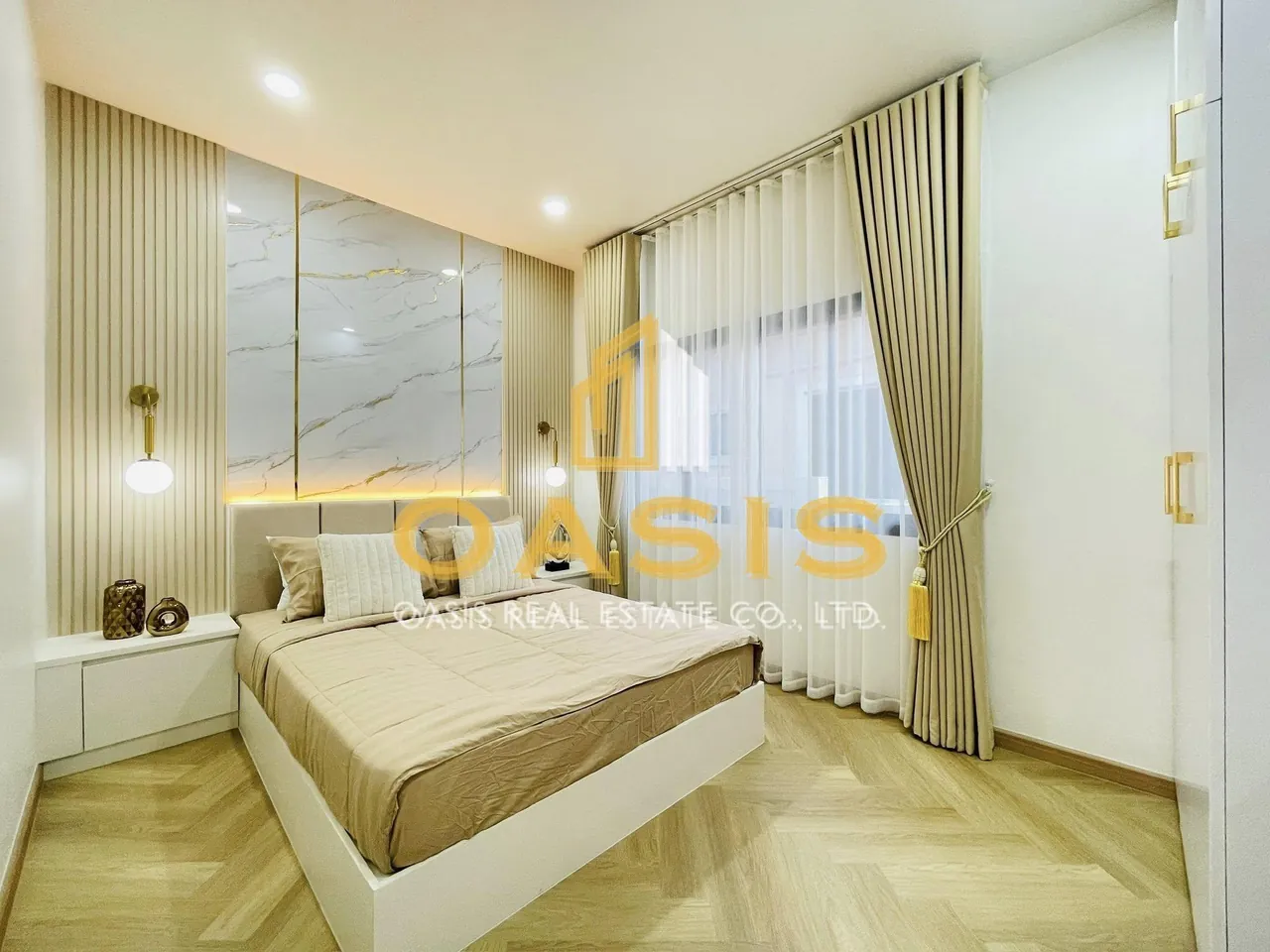 Exclusive Luxury Home Corner Plot for Sale