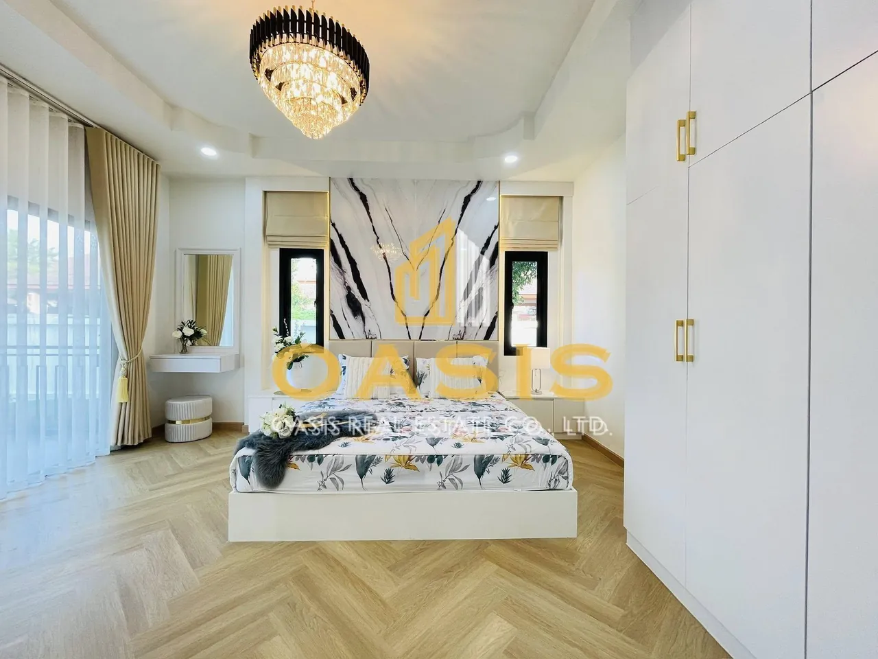 Exclusive Luxury Home Corner Plot for Sale